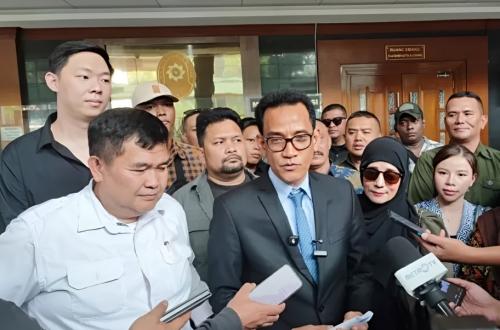 Refly Harun Dampingi...